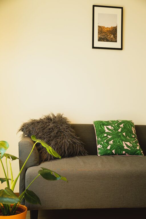 Tips for Creating a Cosy and Inviting Living Room on a Budget