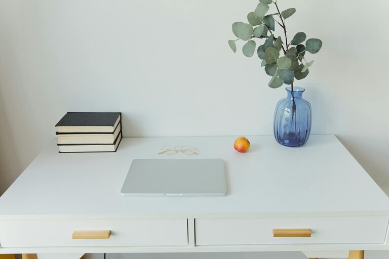 Simple Tips for Organising a Clutter-Free Home Office